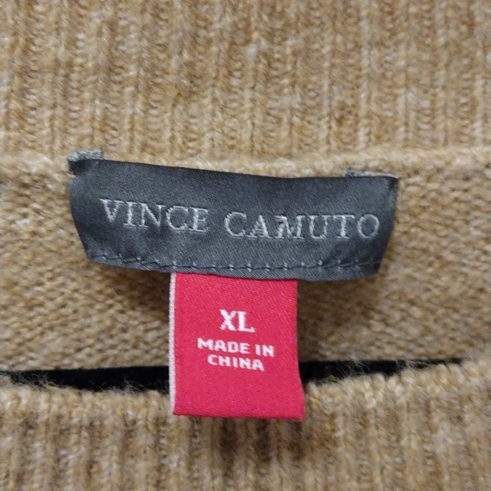 Vince Camuto Oversized Heart Sweater. - Picture 5 of 9